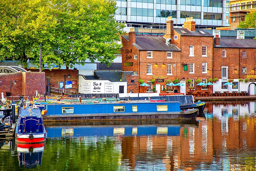 Gas Street Basin, on the Birmingham Canal Old Line, Birmingham, West Midlands, England, United Kingdom, Europe