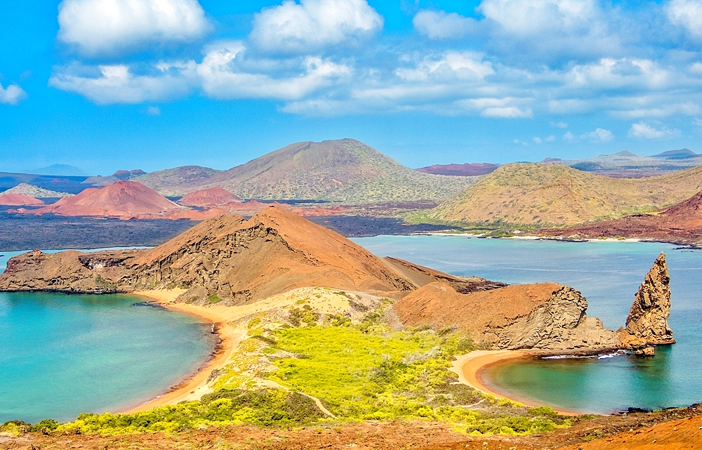 Bartolome Island with Pinnacle Rock, a volcanic plug, to the right, the location featured in the 2003 film  Master and Commander, Galapagos islands, UNESCO World Heritage Site, Ecuador, South America