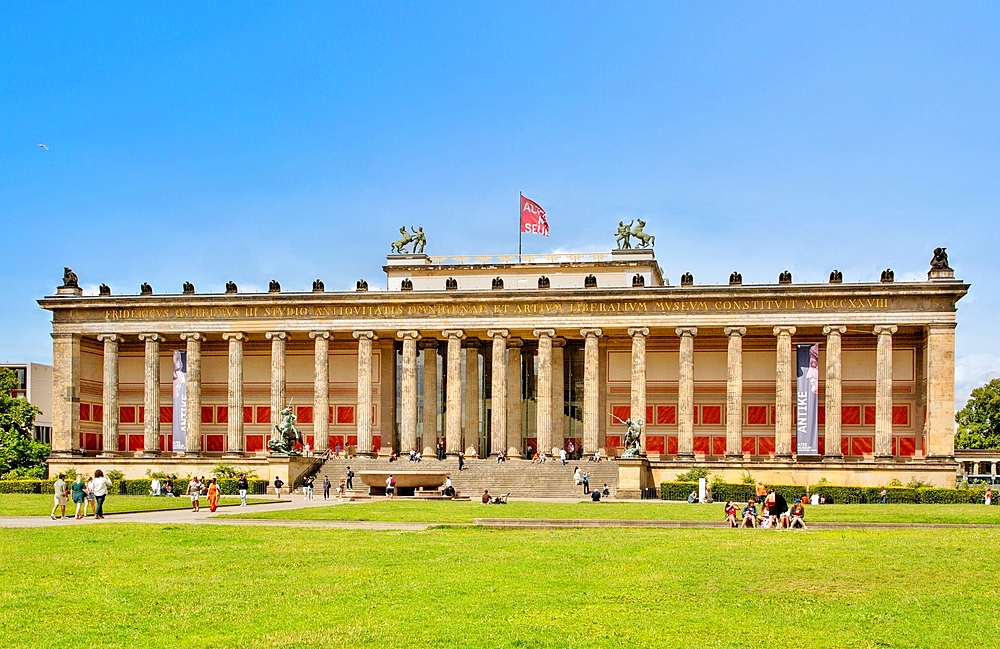 The Old Museum (Altes Museum), completed in 1830, housing Roman, Greek and Etruscan exhibits, Museum Island, UNESCO World Heritage Site, Berlin, Germany, Europe