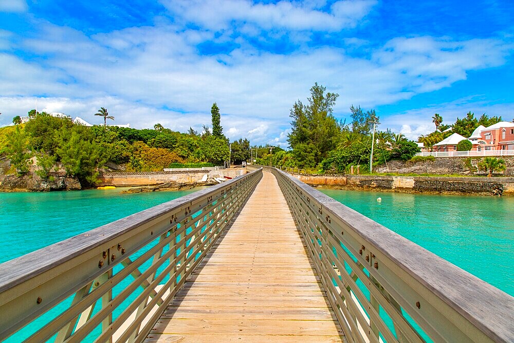 Bailey's Bay Footbridge, built in 2014, part of the Railway Trail used for hiking and cycling, following the disused railway track closed in 1948, Hamilton Parish, Bermuda, North Atlantic
