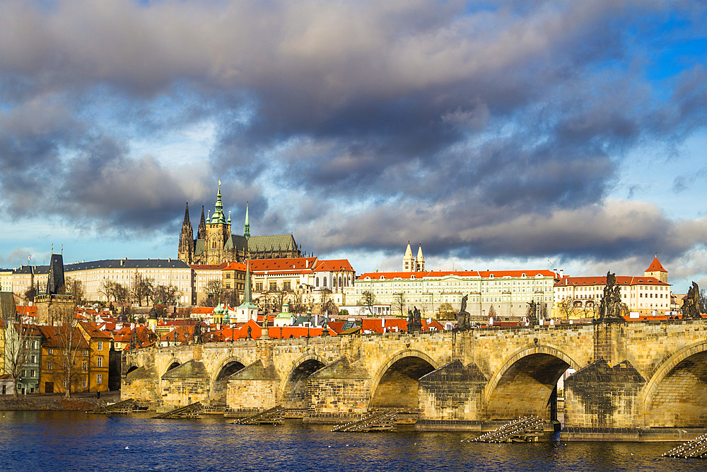 Prague Castle and Charles Bridge, UNESCO World Heritage Site, Old Town, Prague, Czechia, Europe