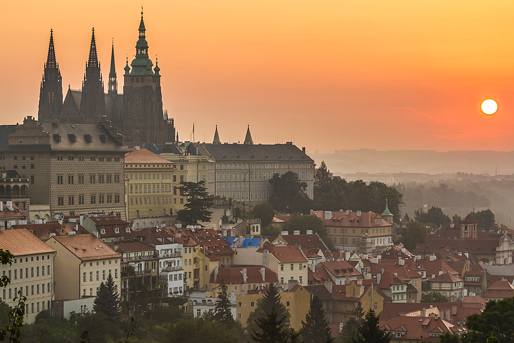 Prague Castle at sunrise, UNESCO World Heritage Site, UNESCO World Heritage Site, Prague, Czech Republic (Czechia), Europe