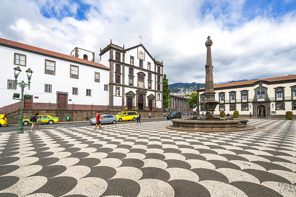 The Church of Saint John the Evangelist of the College of Funchal and water fountain at Praca do Municipio, Funchal, Madeira, Portugal, Atlantic, Europe