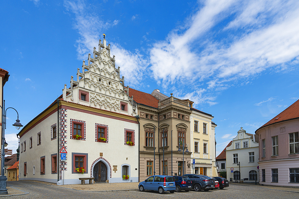 House with decorated gable at Zizkovo namesti, Tabor, Czech Republic (Czechia), Europe