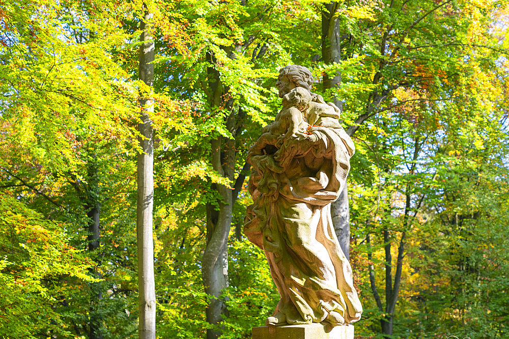 Statue on bridge leading to Valdstejn Castle, Hruba Skala, Bohemian Paradise Protected Landscape Area, Semily District, Liberec Region, Bohemia, Czech Republic (Czechia), Europe