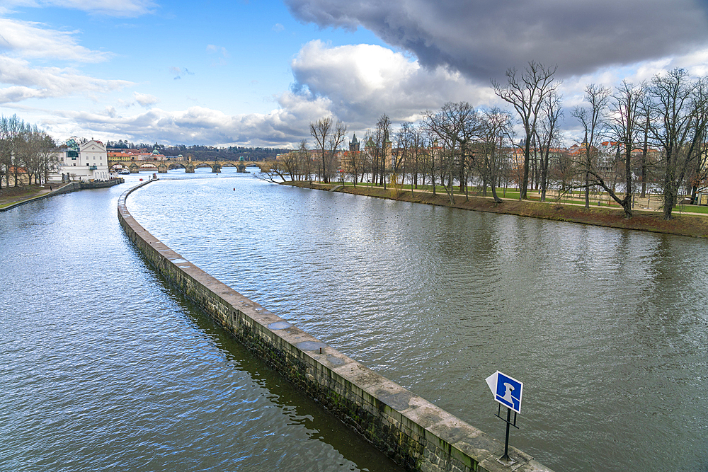 Vltava River flowing by Shooter's Island (Strelecky ostrov), Prague, Bohemia, Czech Republic (Czechia), Europe