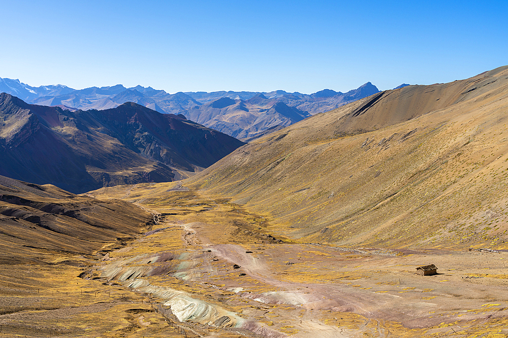 Trail leading through valley to Rainbow Mountain, Uchullujllo, Pitumarca District, Canchis Province, Cuzco Region, Peru, South America