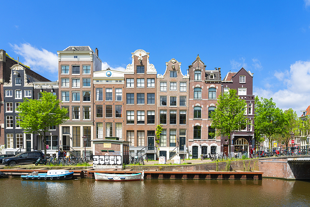 Houses by Singel canal, Amsterdam, The Netherlands