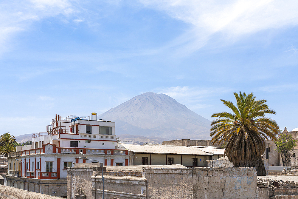 El Misti volcano rising above the white city of Arequipa, UNESCO World Heritage Site, Arequipa, Peru, South America