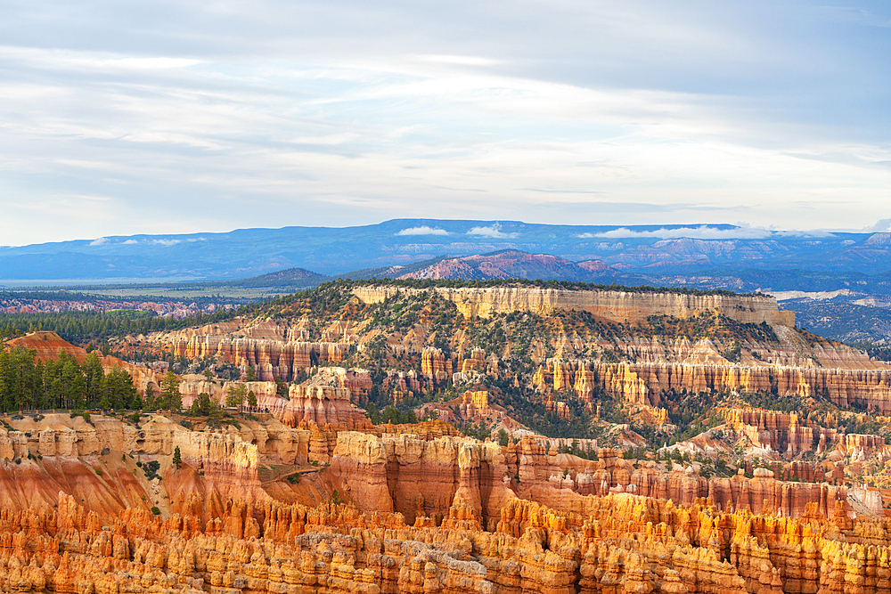 Bryce Canyon amphitheater at sunset, Inspiration Point, Bryce Canyon National Park, Utah, USA