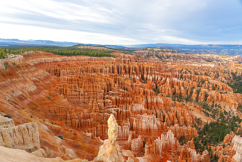 Bryce Canyon amphitheater, Inspiration Point, Bryce Canyon National Park, Utah, United States of America, North America