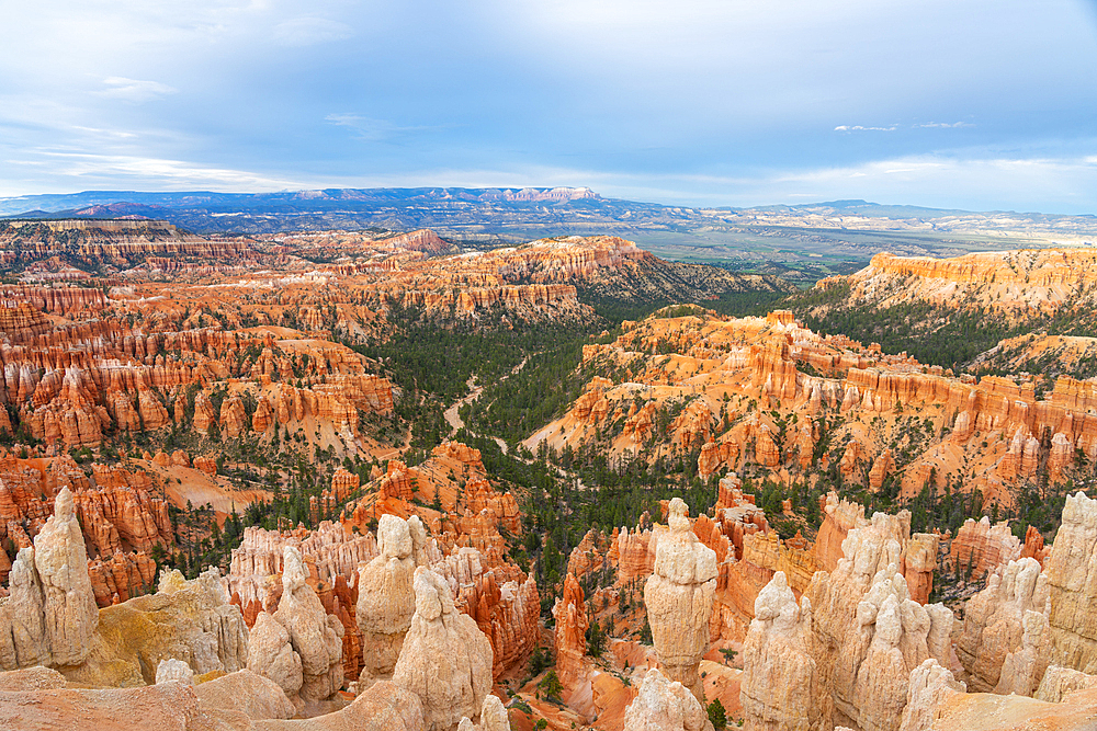 Bryce Canyon amphitheater, Inspiration Point, Bryce Canyon National Park, Utah, United States of America, North America