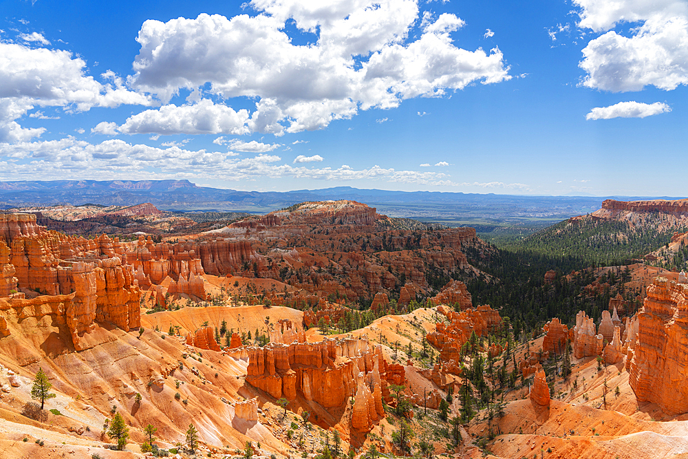 Scenic view of hoodoos and rock formations, Rim Trail near Sunset Point, Bryce Canyon National Park, Utah, United States of America, North America