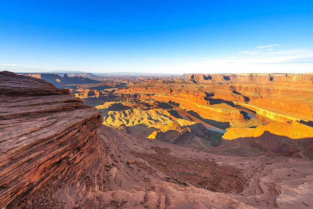 Bend of Colorado river at Dead Horse Point at sunrise, Dead Horse Point State Park, Utah, USA