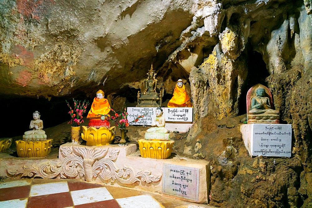 Buddha statues inside Myin Ma Hti Caves, near Kalaw and Aungpan, Myanmar