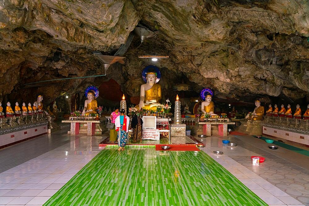 Buddha statues inside Kaw Ka Thaung Cave, Hpa-an, Myanmar