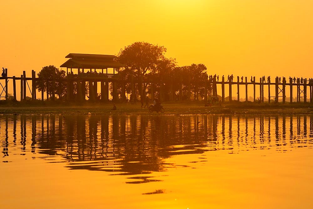 U Bein bridge over Taungthaman Lake at sunset, Amarapura, Mandalay, Myanmar