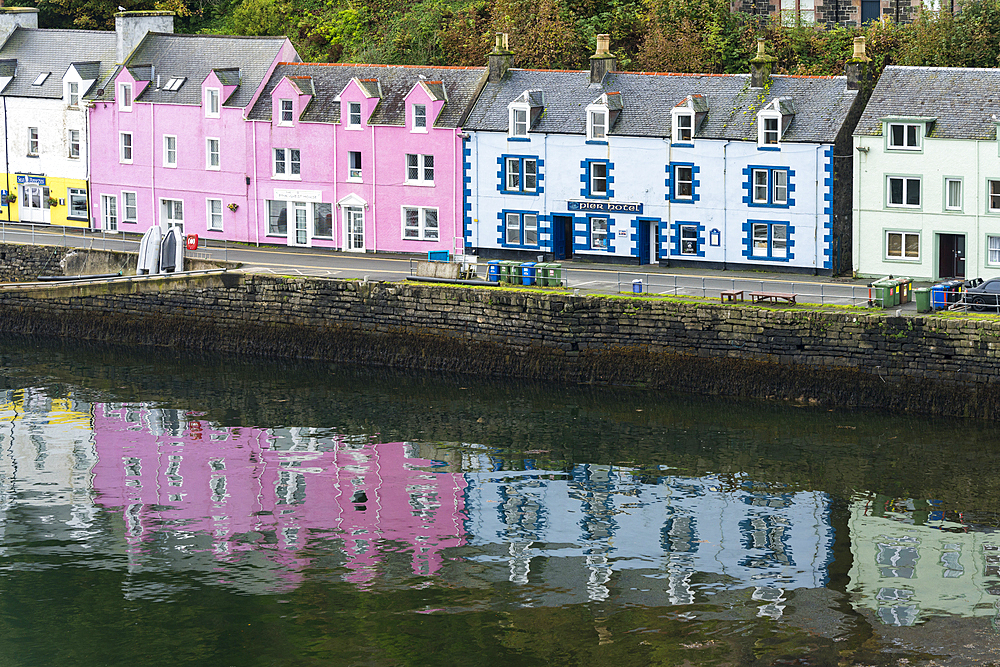 Colorful houses, Portree harbor, Portree, Isle of Skye, Inner Hebrides, Scotland, United Kingdom, Europe