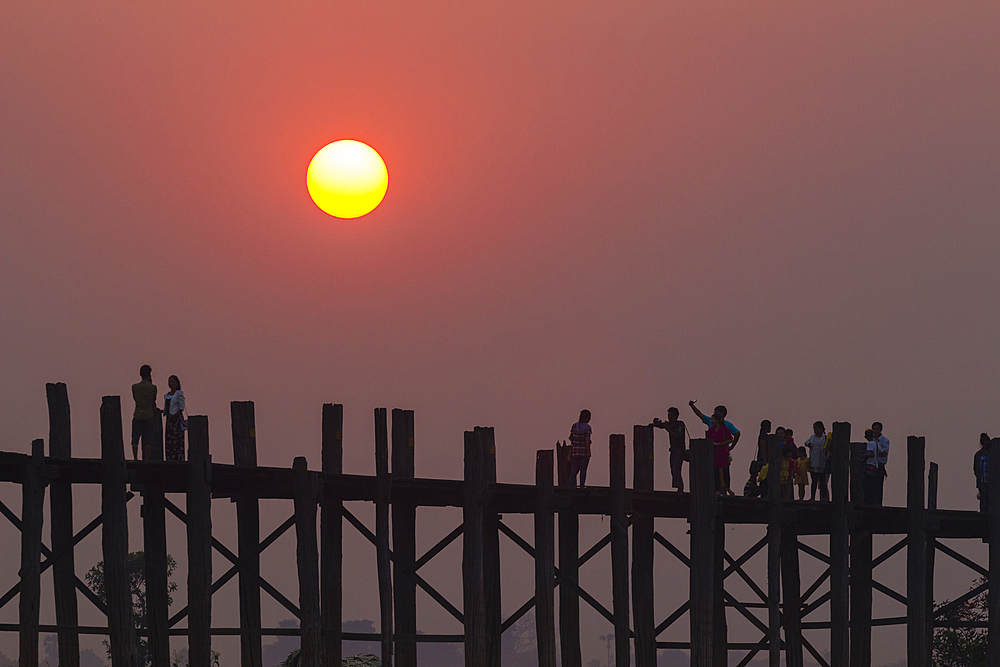 People walking on U-Bein bridge over Taung Tha Man Lake at sunset, Amarapura, Mandalay, Myanmar (Burma), Asia