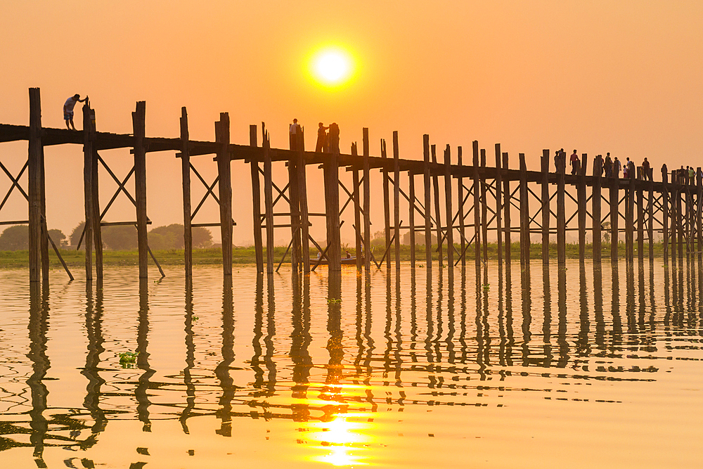 People walking on U-Bein bridge over Taung Tha Man Lake at sunset, Amarapura, Mandalay, Myanmar (Burma), Asia