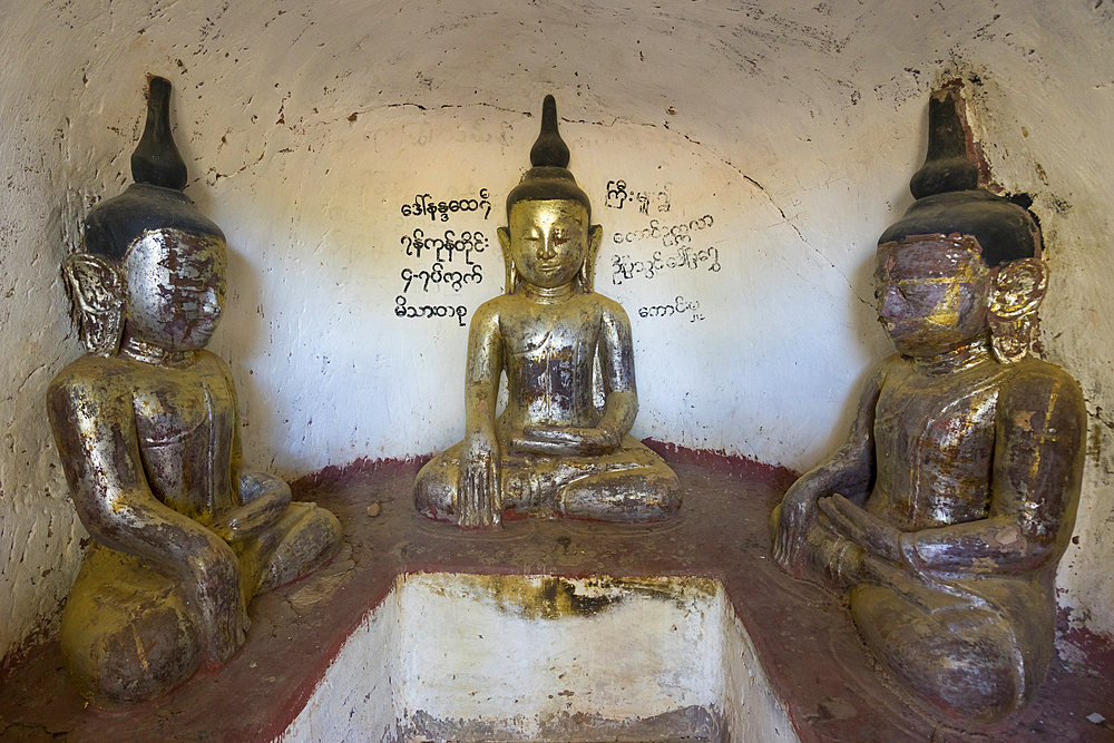 Buddha statues, Hpo Win Daung Caves (Phowintaung Caves), Monywa, Myanmar (Burma), Asia