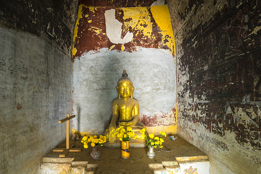 Buddha statue, Hpo Win Daung Caves (Phowintaung Caves), Monywa, Myanmar (Burma), Asia