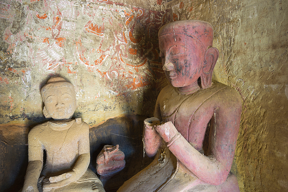 Buddha statues, Hpo Win Daung Caves (Phowintaung Caves), Monywa, Myanmar (Burma), Asia