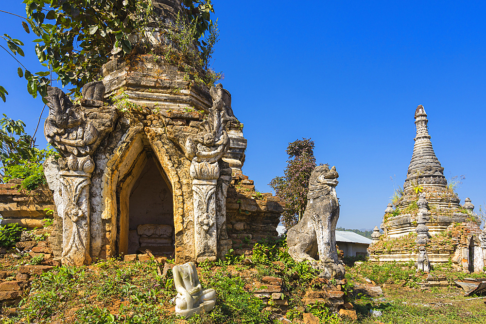 Temple ruins at Little Bagan, Hsipaw, Shan State, Myanmar (Burma), Asia