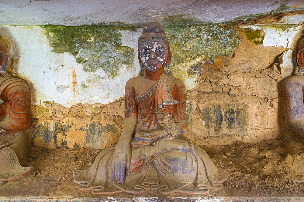 Buddha statue, Hpo Win Daung Caves (Phowintaung Caves), Monywa, Myanmar (Burma), Asia