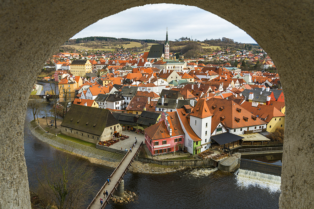 Historic town of Cesky Krumlov and Cesky Krumlov Castle Tower framed by window on Cloak bridge, UNESCO World Heritage Site, Cesky Krumlov, South Bohemian Region, Czech Republic (Czechia), Europe