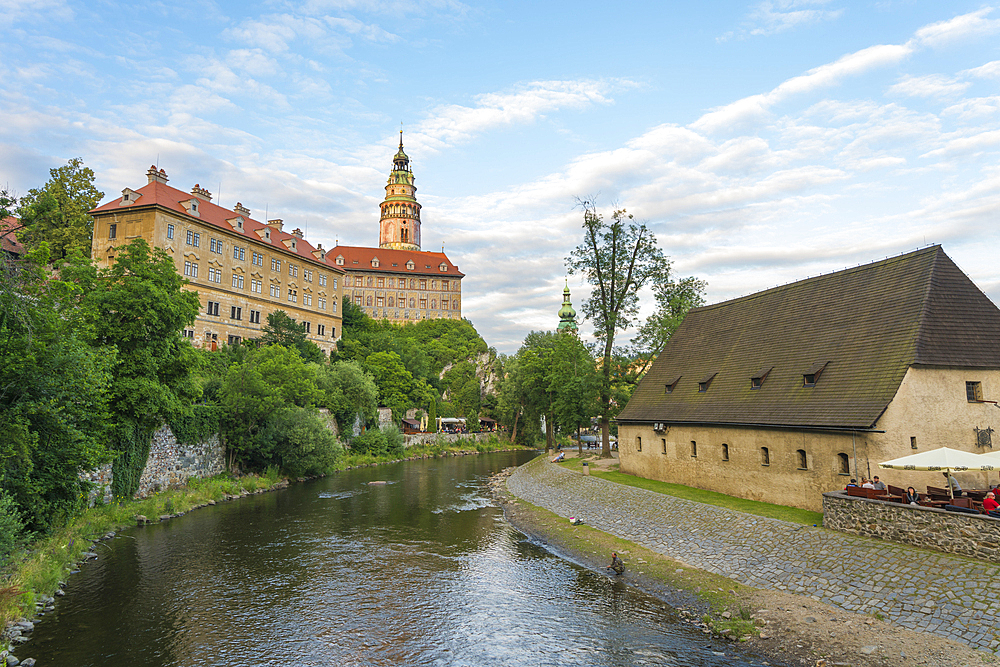 Cesky Krumlov Castle and Chateau at sunset, Cesky Krumlov, South Bohemian Region, Czech Republic (Czechia), Europe