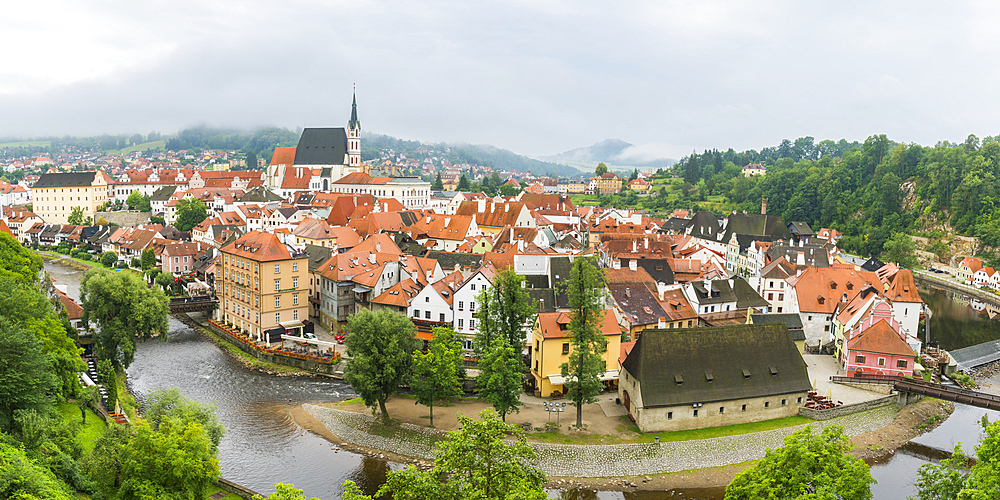 Historic center of Cesky Krumlov as seen from The Castle and Chateau, UNESCO World Heritage Site, Cesky Krumlov, South Bohemian Region, Czech Republic (Czechia), Europe