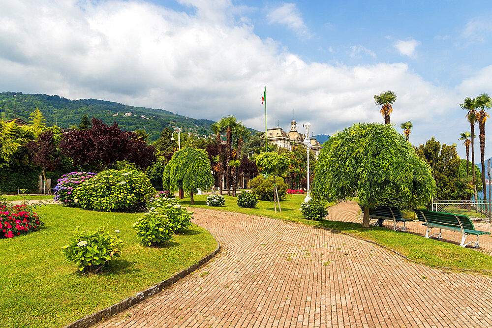 Promenade, Stresa, Lake Maggiore, Verbania district, Piedmont, Italian Lakes, Italy, Europe