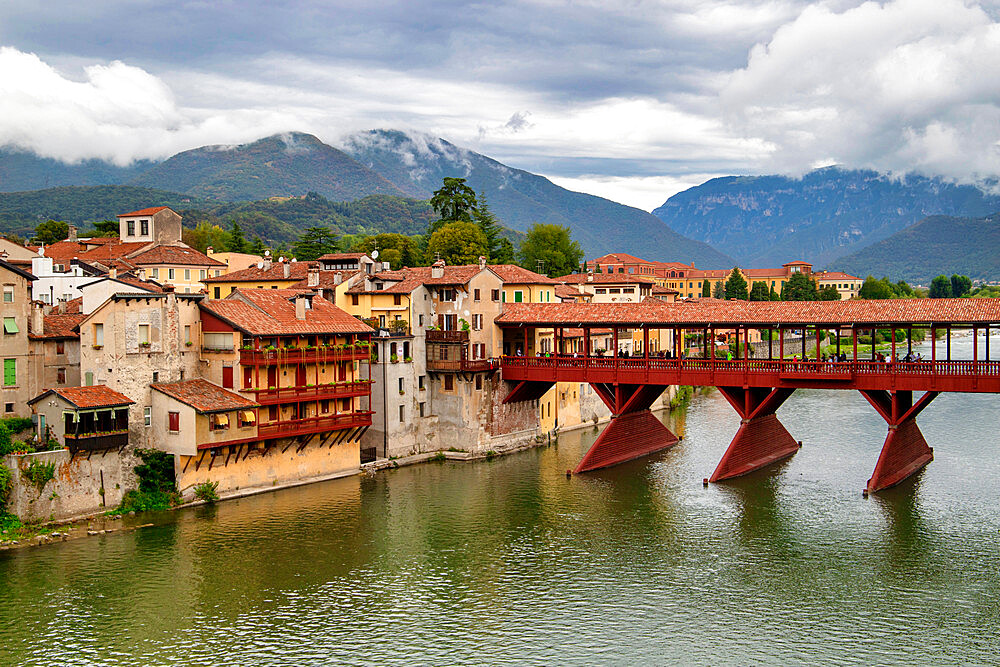 View of the historic center with the Brenta River and the old bridge, Bassano del Grappa, Vicenza, UNESCO World Heritage Site, Veneto, Italy, Europe