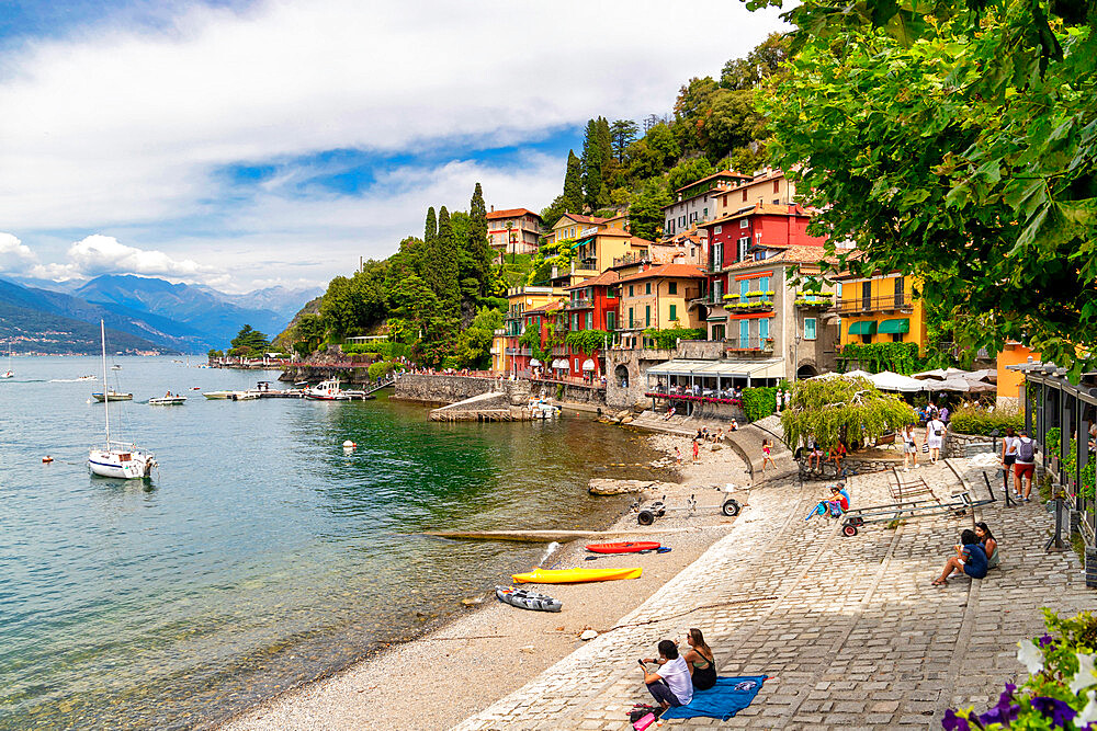 Tourists on the lakeside promenade, Varenna, Lake Como, Como, Lombardy, Italian Lakes, Italy, Europe