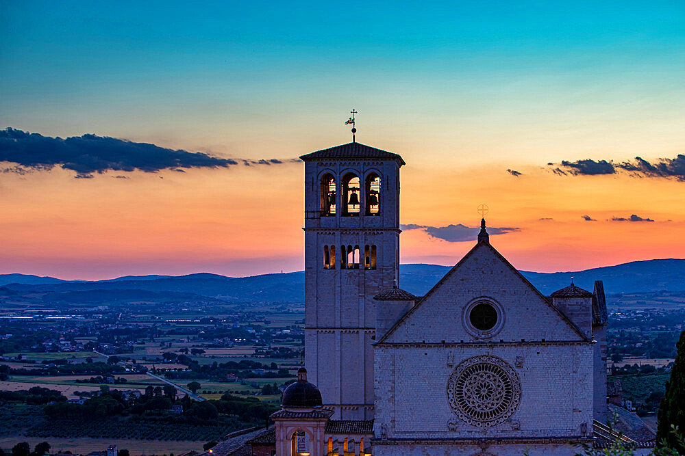 The Basilica of San Francesco (St. Francis) at sunset, UNESCO World Heritage Site, Assisi, Perugia district, Umbria, Italy, Europe