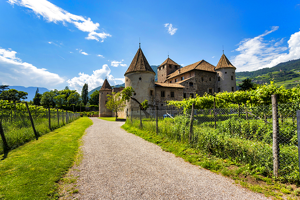 Mareccio Castle near Bolzano (Bozen), Bozen district, Sudtirol (South Tyrol), Italy, Europe