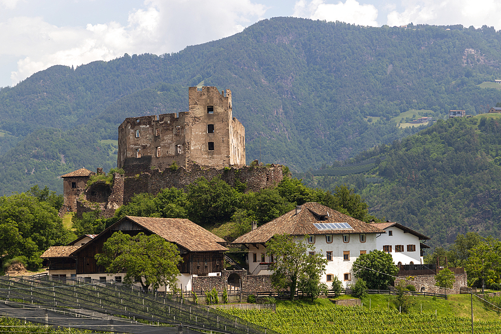 Castel Rafenstein, Bozen district, Sudtirol (South Tyrol), Italy, Europe