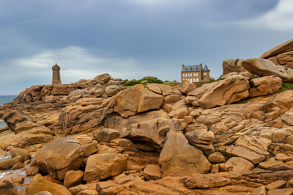 Pink Granite Coast (Cote de Granit Rose), Ploumanac'h, Perros-Guirec, Cotes-d'Armor, Brittany, France, Europe