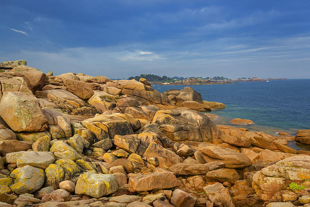 Pink Granite Coast (Cote de Granit Rose), Ploumanac'h, Perros-Guirec, Cotes-d'Armor, Brittany, France, Europe