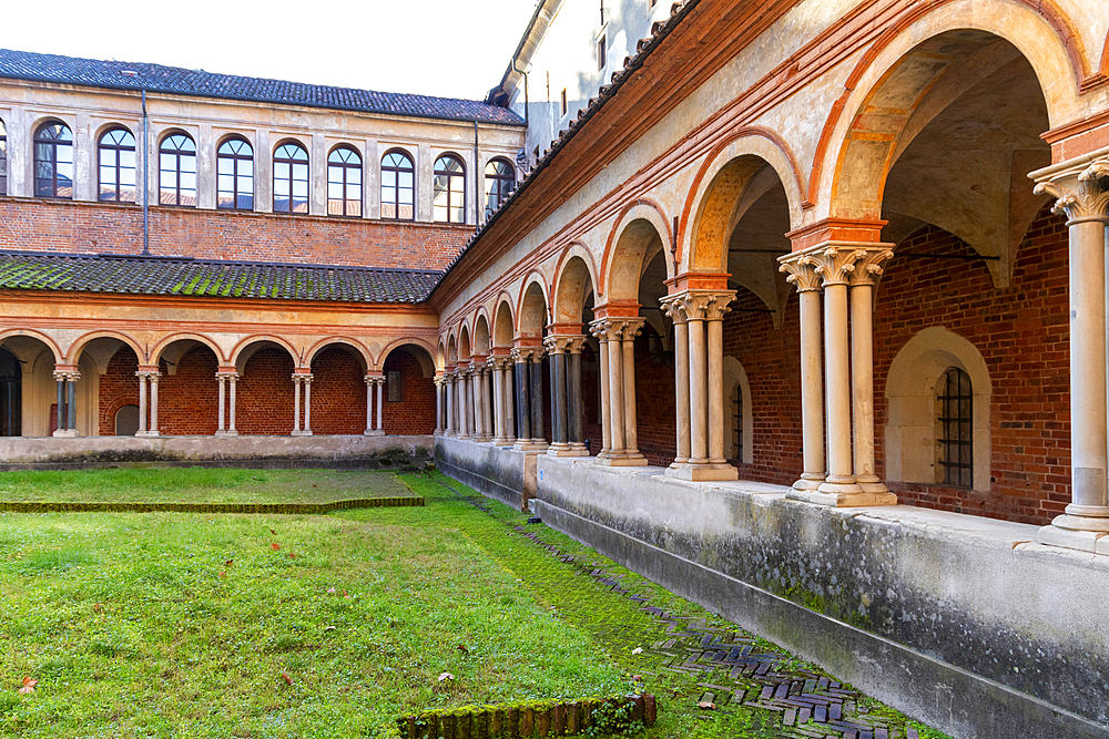 Cloister of Saint Andrew Gothic Church, Vercelli, Piedmont, Italy, Europe