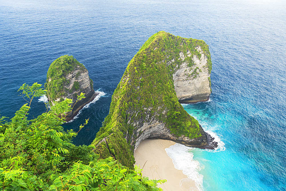 View from above of the famous empty Kelingking white sandy beach (T-Rex Beach), Nusa Penida island, Klungkung regency, Bali, Indonesia, Southeast Asia, Asia