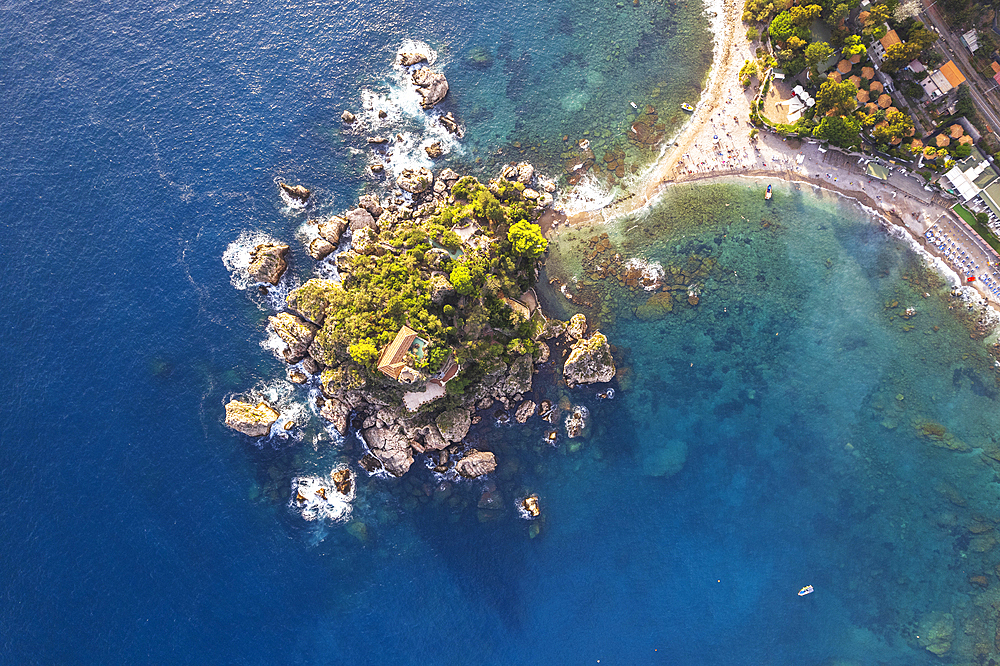 Top down view of the rocky island and the beach of Isola Bella, Taormina, Ionian sea, Mediterranean sea, Messina province, Sicily, Italy, Mediterranean, Europe