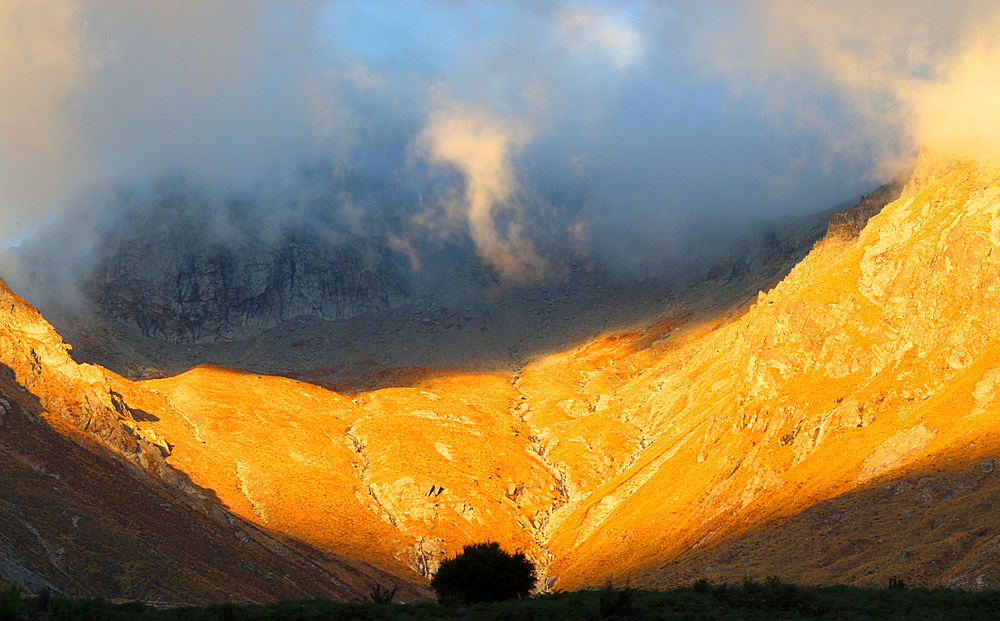 Early morning light on mountains above Queenstown, South Island, New Zealand