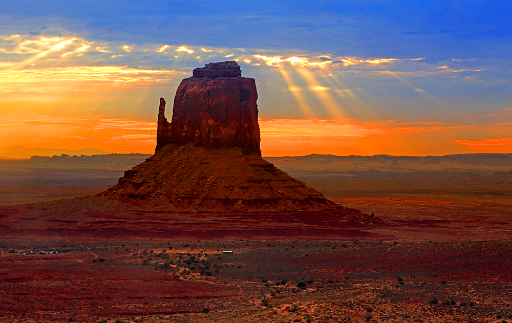 Dawn/sunrise, Monument Valley, Navajo Indian Territory/ Utah, USA