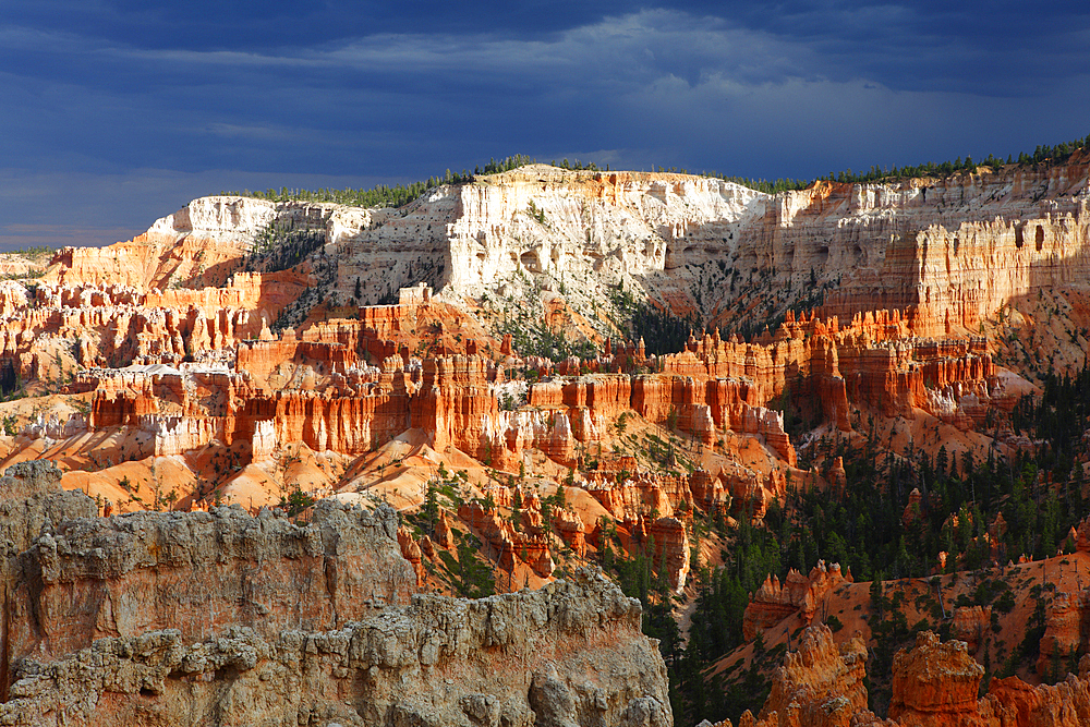 Looking towards Inspiration Point from near Sunrise Point, Bryce Canyon, Utah, United States of America, North America