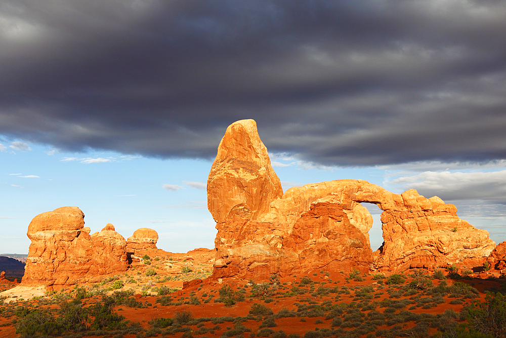 Turret Arch, Arches National Park, Utah, United States of America, North America