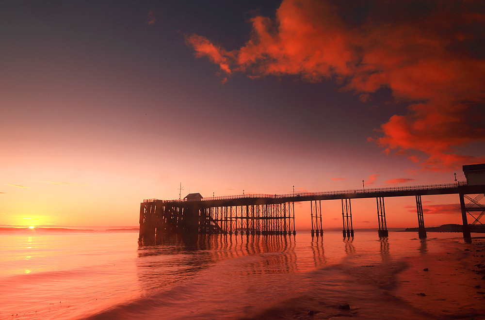 Penarth Pier at sunrise, Penarth, Vale of Glamorgan, South Wales, United Kingdom, Europe