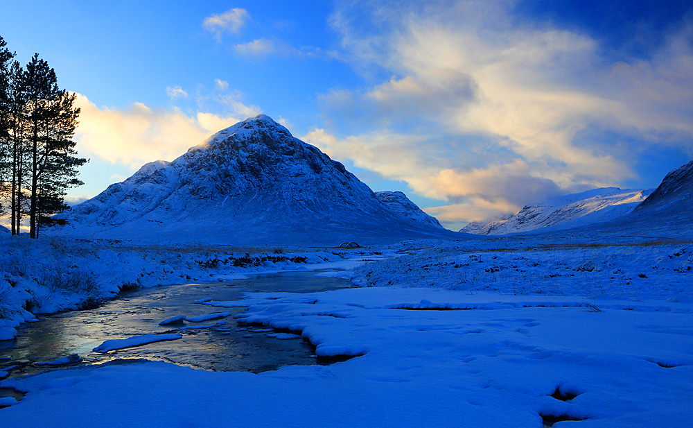 Buachille Etive Moor and River Etive, Rannoch Moor, Highlands, Scotland, United Kingdom, Europe