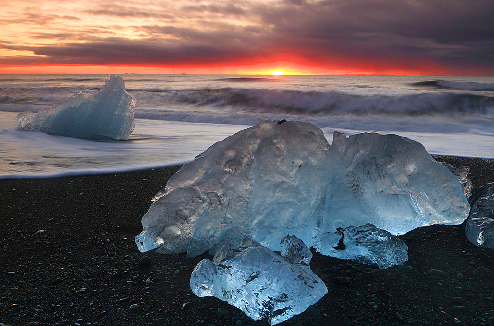 Breioamerkursandur (Diamond Beach) near Jokulsarlon Glacier Lagoon, at sunrise (dawn), Vatnajokull National Park, southern Iceland, Polar Regions